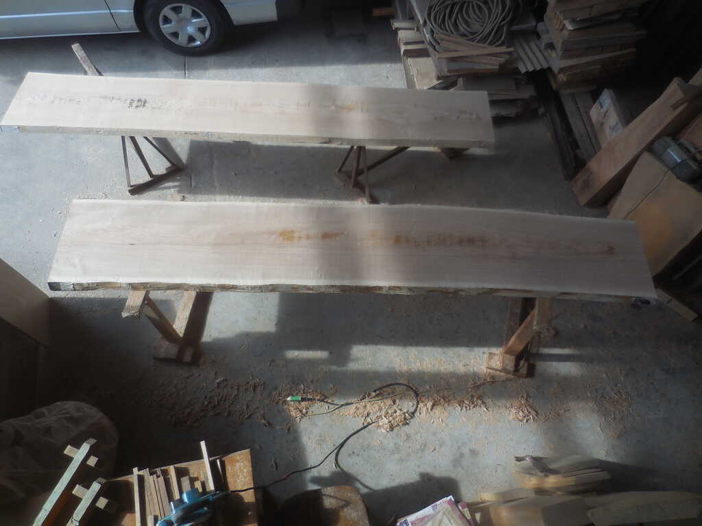 タモテーブル・座卓の天板の木表削りだし